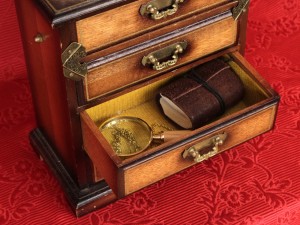 mb captured guilded drawer